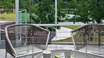 ๋ญ์
๋ฆฌ ํ
ํธ, ๋ฐ์ฝ๋ | ์๋ฐ ์์ค ๊ตฌ๋ด