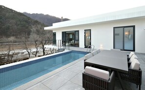 Luxury Studio Suite, Valley View | Outdoor dining - BeBridge (Yeongwol)