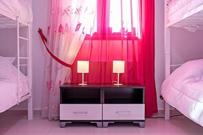 3 chambres, fer et planche à repasser, accès Internet, draps fournis