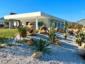 Exterior - Villa Nanni, Contemporary, Pool and Garden (Sicilia)