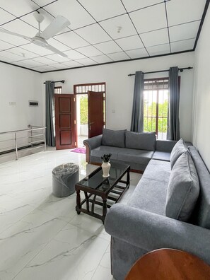 Living area - Rivora 2-Bedroom Apartment in Aluthgama Near Bentota Beach (Aluthgama)