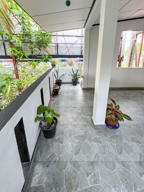 Property grounds - Rivora 2-Bedroom Apartment in Aluthgama Near Bentota Beach (Aluthgama)