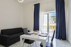 Dining - Nettuno 80/3 by Casa di Marco (Conchiglie-Alto Lido)
