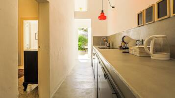 Frigorifero, forno, piano cottura, lavastoviglie