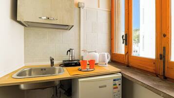 Fridge, stovetop, toaster, cookware/dishes/utensils