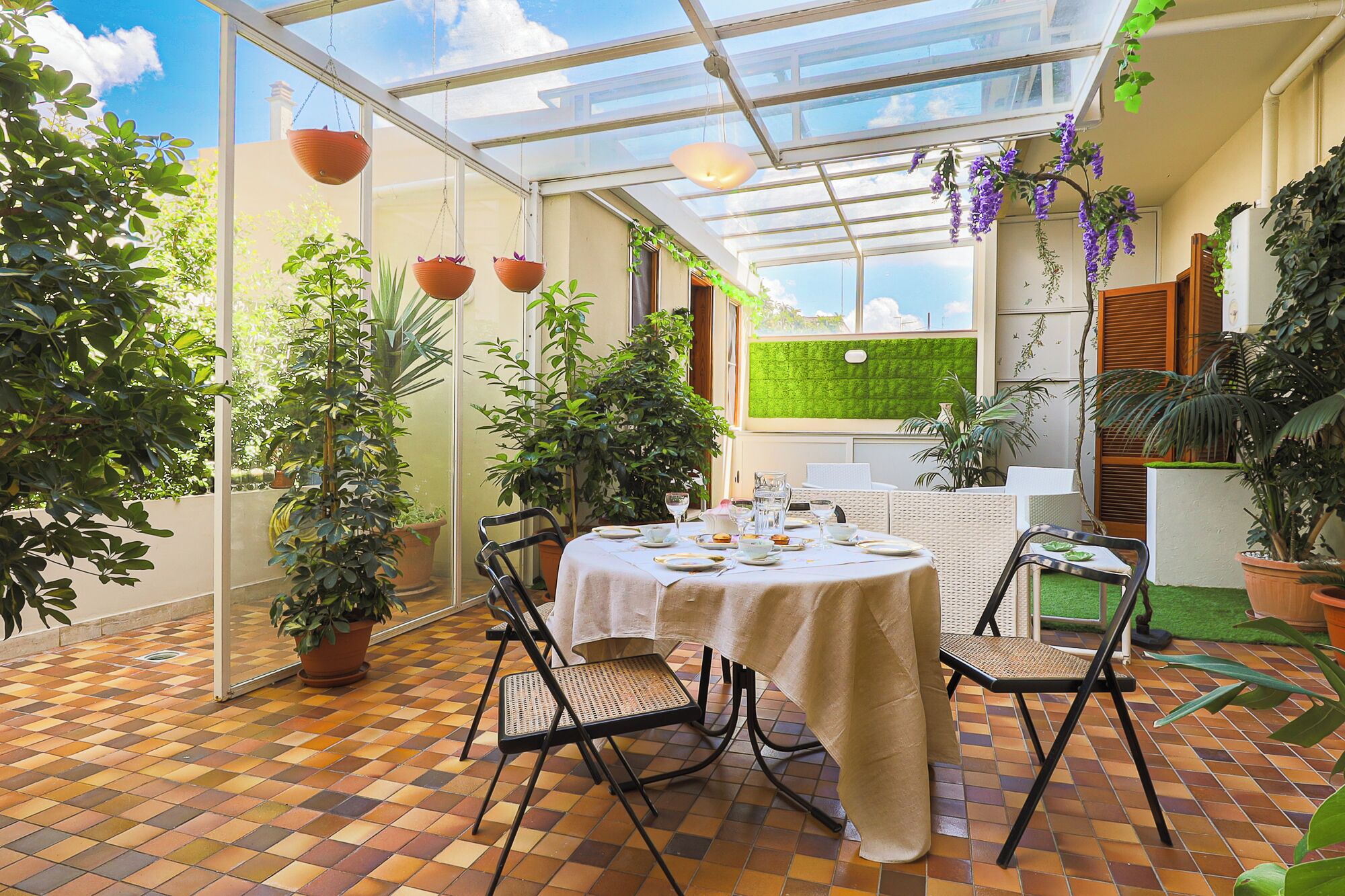 Outdoor dining