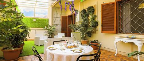 Outdoor dining