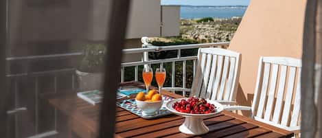 屋外ダイニングエリア