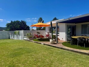 Outdoor dining - Last Minute Beach Hop (Whangamatā)