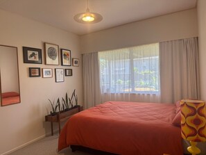 Room - Last Minute Beach Hop (Whangamatā)