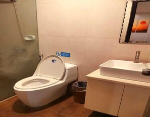 Bathroom - OYO Drive Inn Motel  (Angeles City)