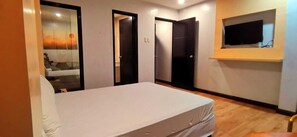 Deluxe Double Room - OYO Drive Inn Motel  (Angeles)