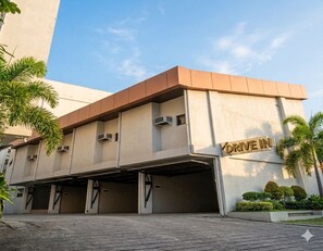Exterior - OYO Drive Inn Motel  (Angeles City)