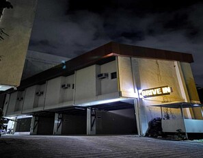 Exterior - OYO Drive Inn Motel  (Angeles)