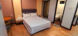 Deluxe Double Room - OYO Drive Inn Motel  (Angeles)