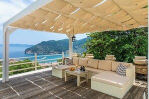 Terrace/patio - Pool Villa Melitini (Skopelos)