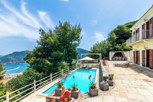 Pool Villa Melitini