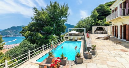 Pool Villa Melitini