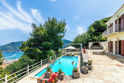 Pool Villa Melitini