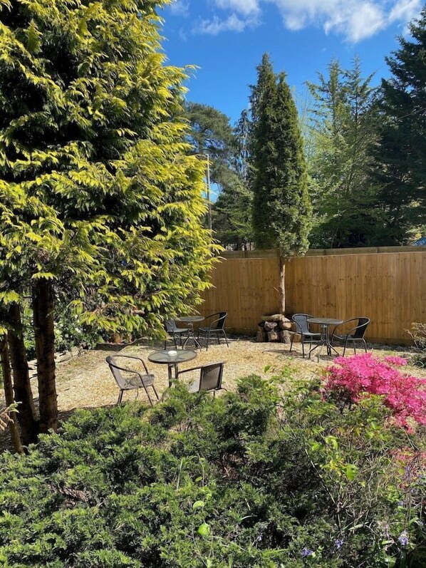 Outdoor dining - Petherton Cottage (Ringwood)