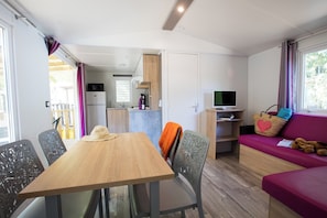 Living area - Camping La Nouzarède Lodge 2 rooms (Joyeuse)