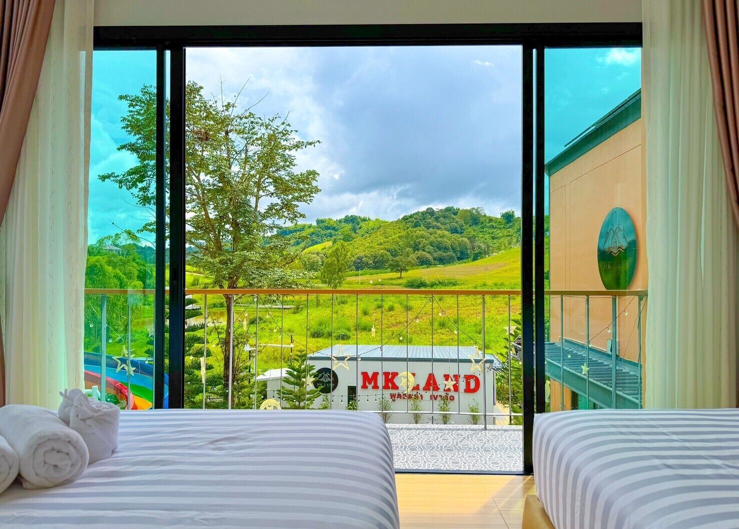 Vil·la, vistes al turó