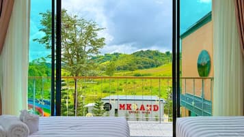 Vil·la, vistes al turó