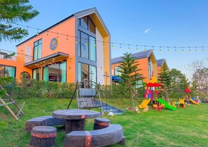 Tempat bermain anak - outdoor