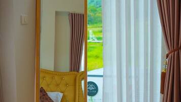 Vila, vista para a colina | Parte interna