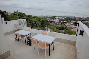 Outdoor dining - Villa Verde: Relax, Unwind & Stay in Spacious Comfort (Muntinlupa)