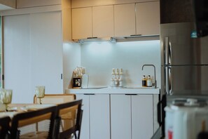 Private kitchen - Villa Verde: Relax, Unwind & Stay in Spacious Comfort (Muntinlupa)