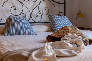 3 bedrooms, travel cot, free WiFi, bed sheets - Located in the heart of Villasimius on Via Cadorna, this comfortable and spacious holiday home is the perfect choice for guests who want to stay within walking distance of restaurants, shops, cafés and all the town’s amenities.The property is bright a (Villasimius)