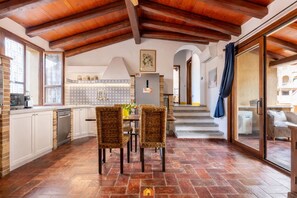 Interior - Located in the heart of Villasimius on Via Cadorna, this comfortable and spacious holiday home is the perfect choice for guests who want to stay within walking distance of restaurants, shops, cafés and all the town’s amenities.The property is bright a (Villasimius)