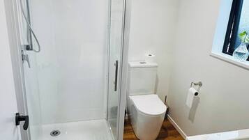 Room, 1 Bedroom | Bathroom