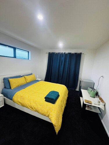 Room-room With En-suite and Kitchenette