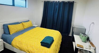 Room-room With En-suite and Kitchenette