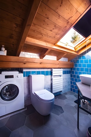 Hair dryer, towels, soap, toilet paper - Cozy Apartment - Turquoise (Bedero)