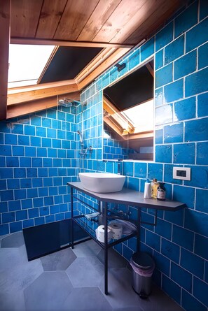 Hair dryer, towels, soap, toilet paper - Cozy Apartment - Turquoise (Bedero)