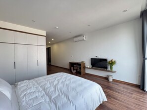 Superior Studio, Balcony, City View | Desk, free WiFi