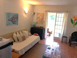 Interior - Cozy 2-bedroom duplex in beautiful La Preneuse, 50 m from the beach. (La Preneuse)