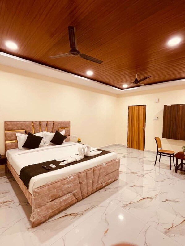 Deluxe Double Room - Hotel Sky Palace- Airport Zone (Hyderabad)