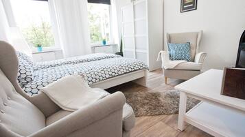 2 habitaciones, tabla de planchar con plancha, internet y ropa de cama