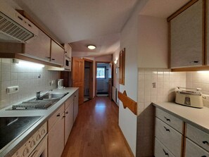 Apartment | Private kitchen - Apartment in a Quiet Location With Beautiful View (Neukirchen am Grossvenediger)