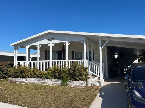 Bright 2-bedroom apartment in beautiful Pompano Beach with AC