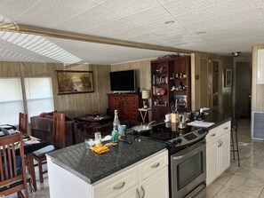 Private kitchen - Bright 2-bedroom apartment in beautiful Pompano Beach with AC (Pompano Beach)