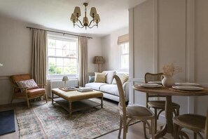 Smart TV - Luxury Boutique Duplex 17th cent. central city- 20 min. Direct Train into London (Harpenden)