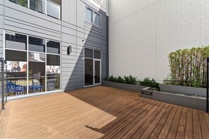 Exterior - 2BR Loft |A/C, Netflix, Private Deck| Walk to City (Auckland Central)