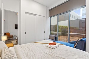 2 bedrooms, iron/ironing board, internet, bed sheets - 2BR Loft |A/C, Netflix, Private Deck| Walk to City (Auckland Central)