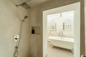 Luxury Βίλα, Θέα στη Θάλασσα | Μπάνιο | Συνδυασμό ντουζιέρας-μπανιέρας, δωρεάν προϊόντα προσωπικής περιποίησης