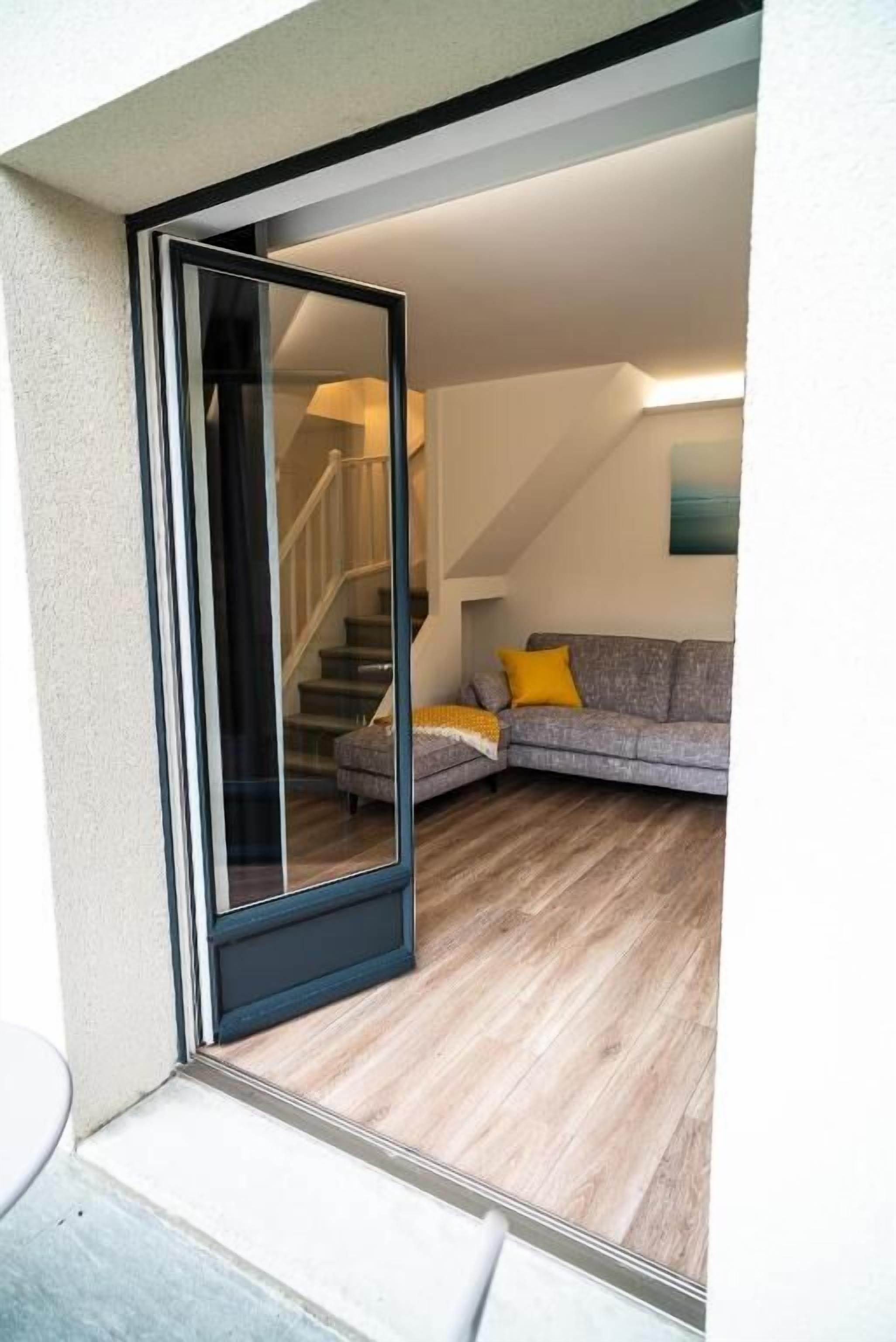 Familien-Suite, Balkon, Gartenblick | Innenbereich